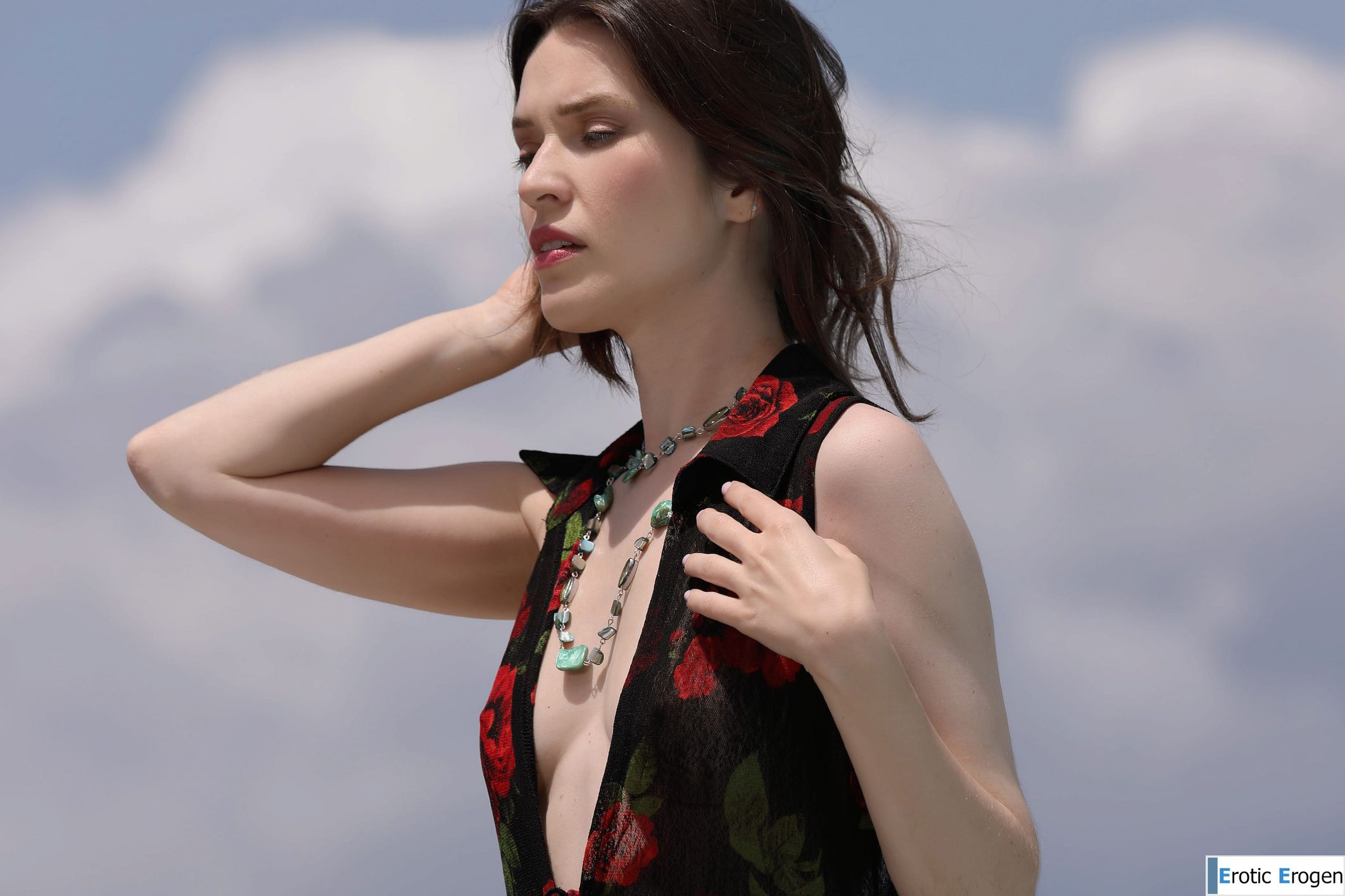 Amelia in Sweltering Heat. Picture 2
