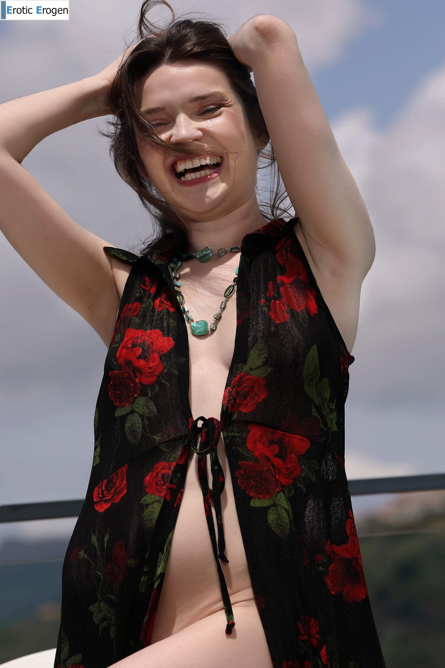 Amelia in Sweltering Heat. Picture 8