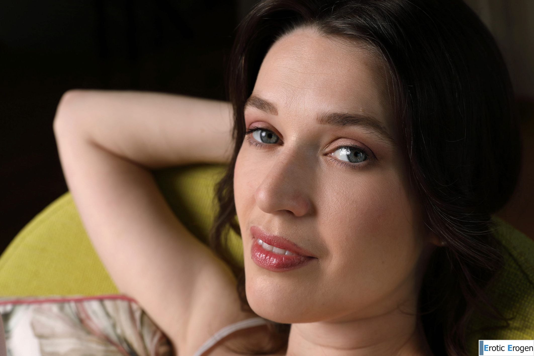 Amelia in Cachet. Picture 1