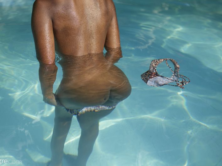 Katherina in Nude Resort Pool. Thumb 21