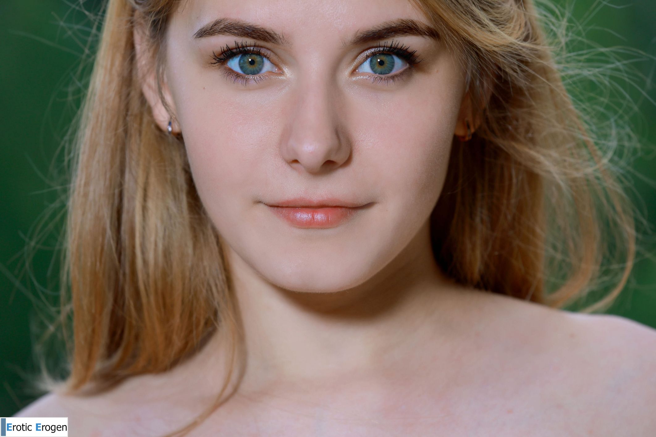 Dakota Pink in Happy Go Lucky. Picture 24