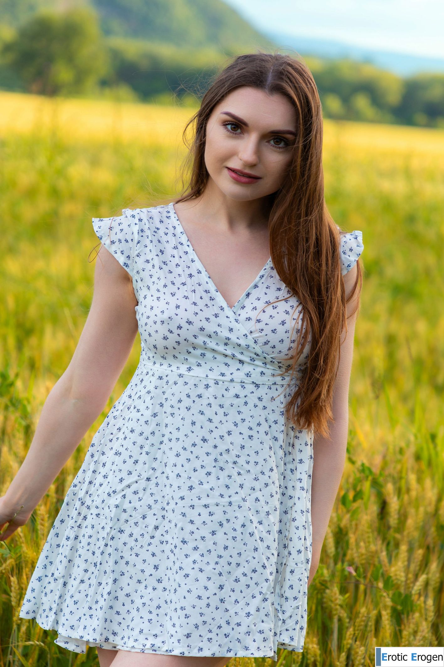 Julia K in In The Field. Picture 4