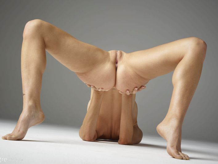 Flora in Full Frontal. Thumb 25