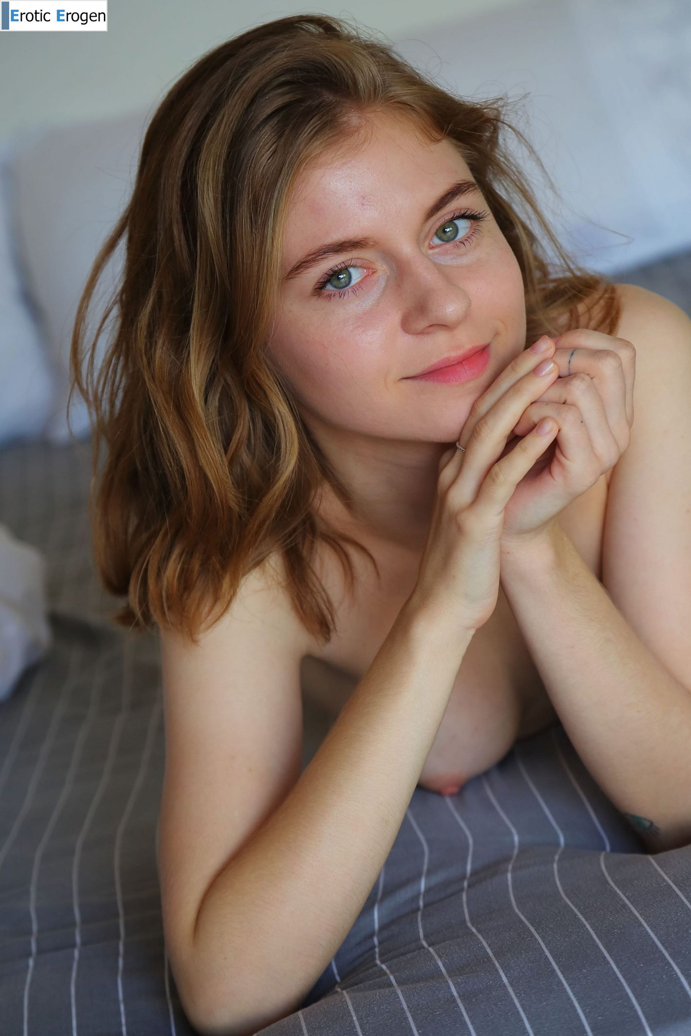 Shayla in Beige Room. Picture 36
