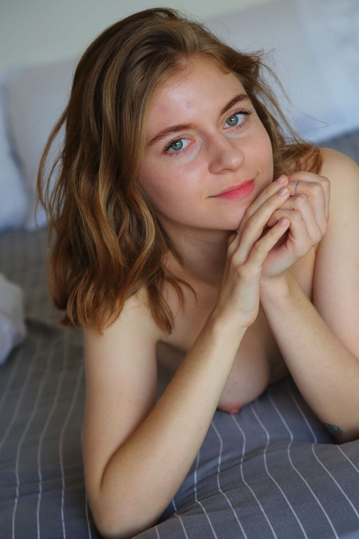 Shayla in Beige Room. Thumb 36