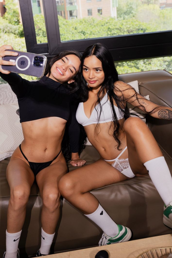 Liloo, Dulce in Dildo Party. Thumb 8