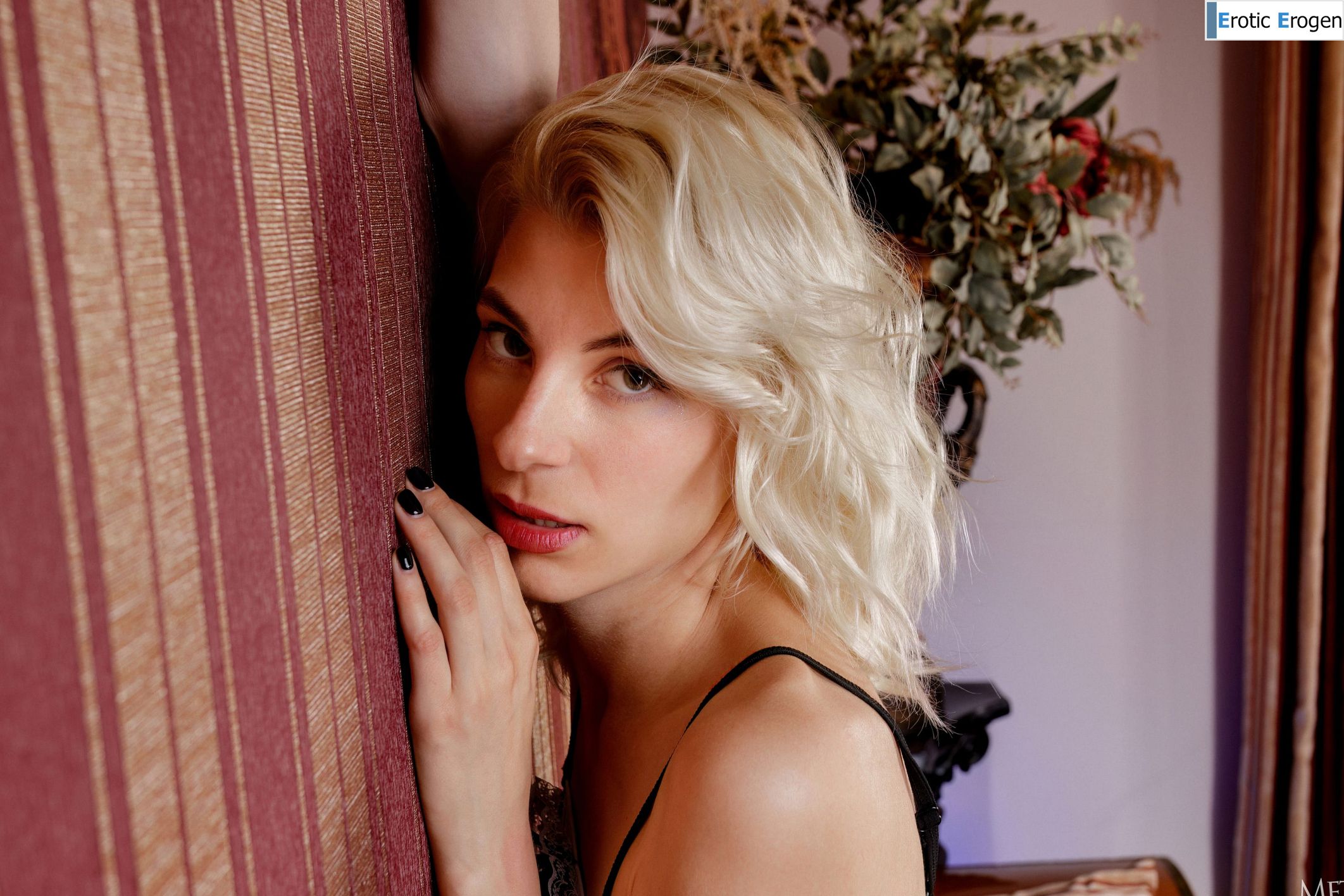 Paulina Pace in Red Room. Picture 11