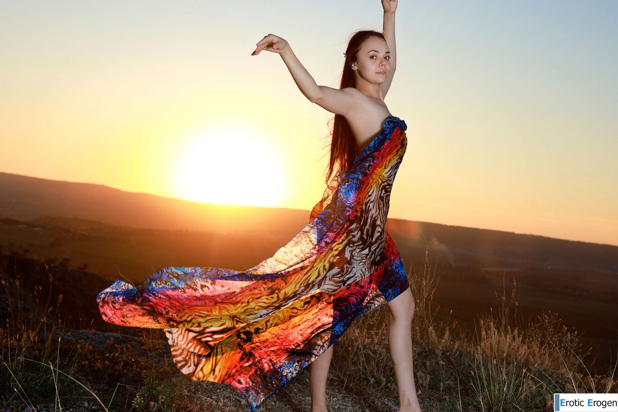 Mia Grandi in Catching Sunset. Фото 1