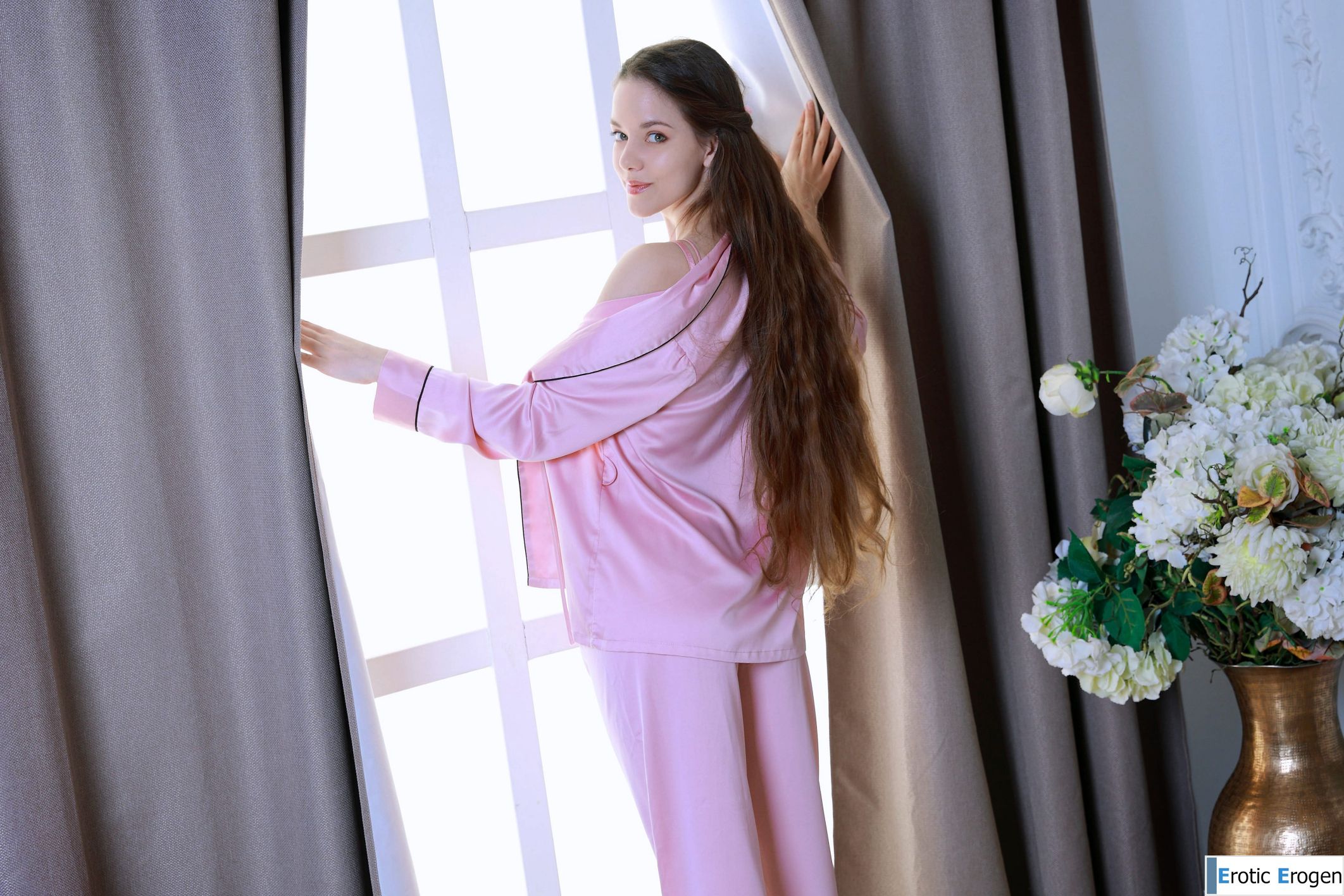 Flamy Nika in Satin Surprise. Picture 5