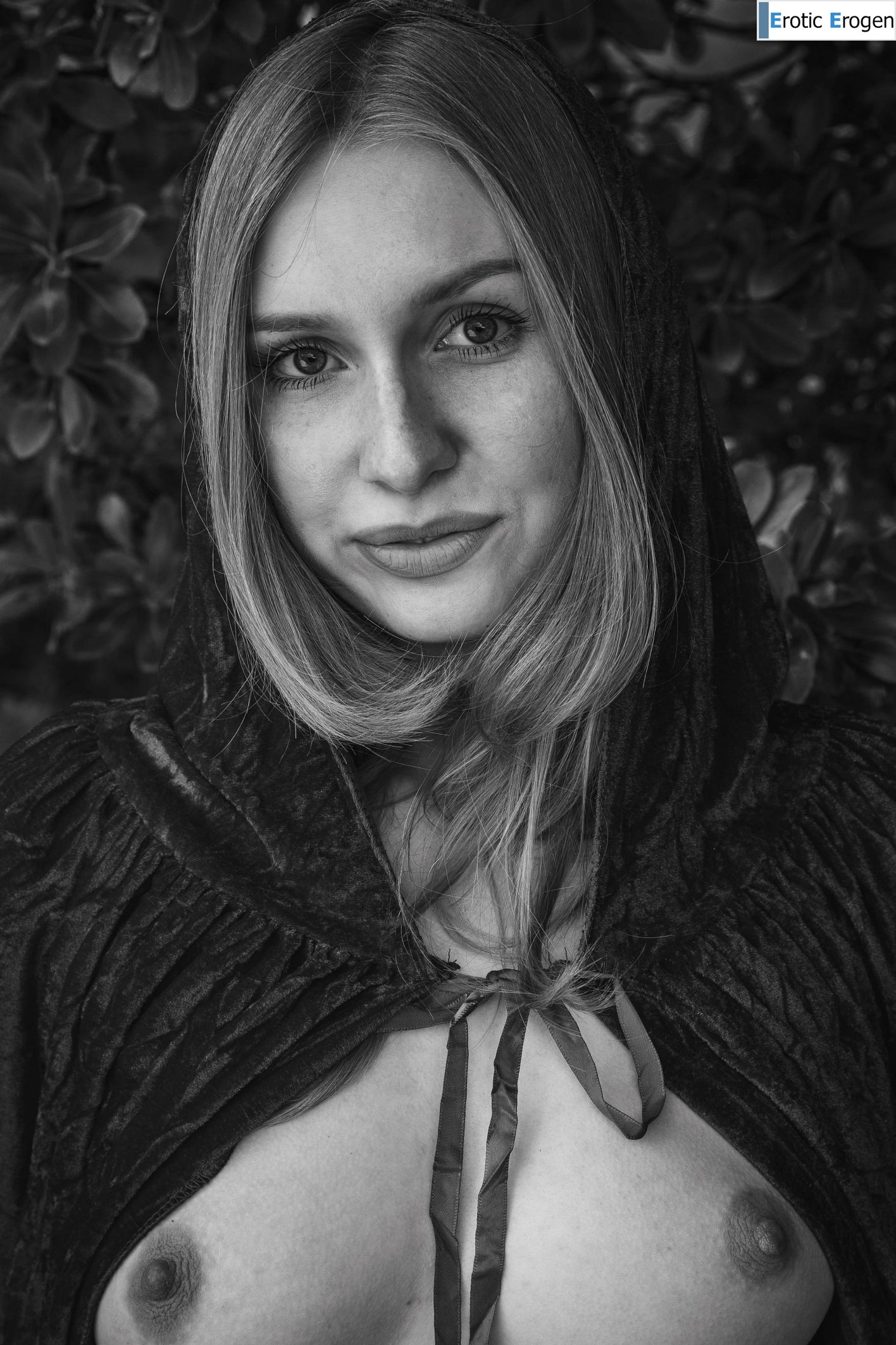 Lia Pink in Red Riding Hood. Picture 40
