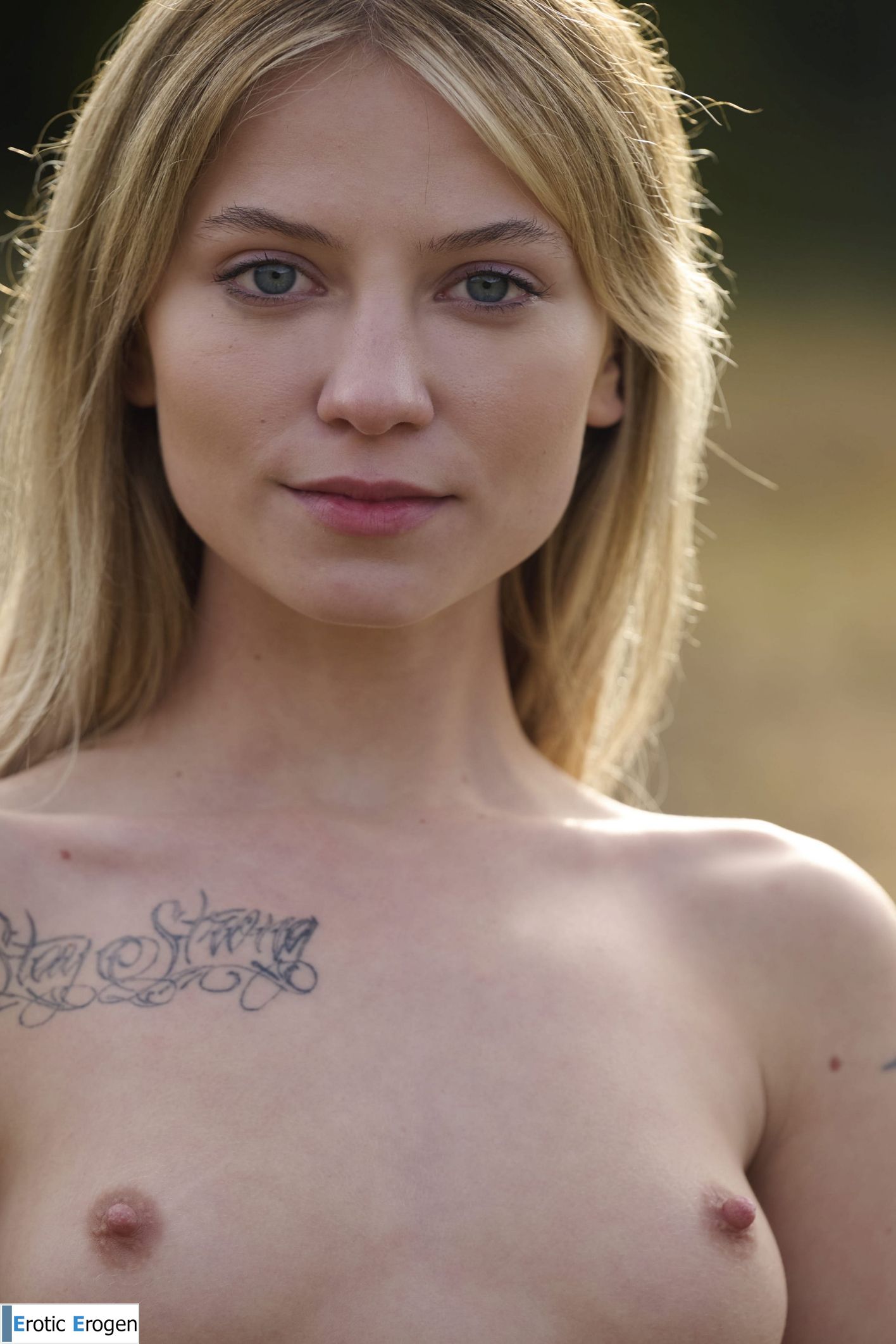 Molli in Naked Outdoors. Picture 5