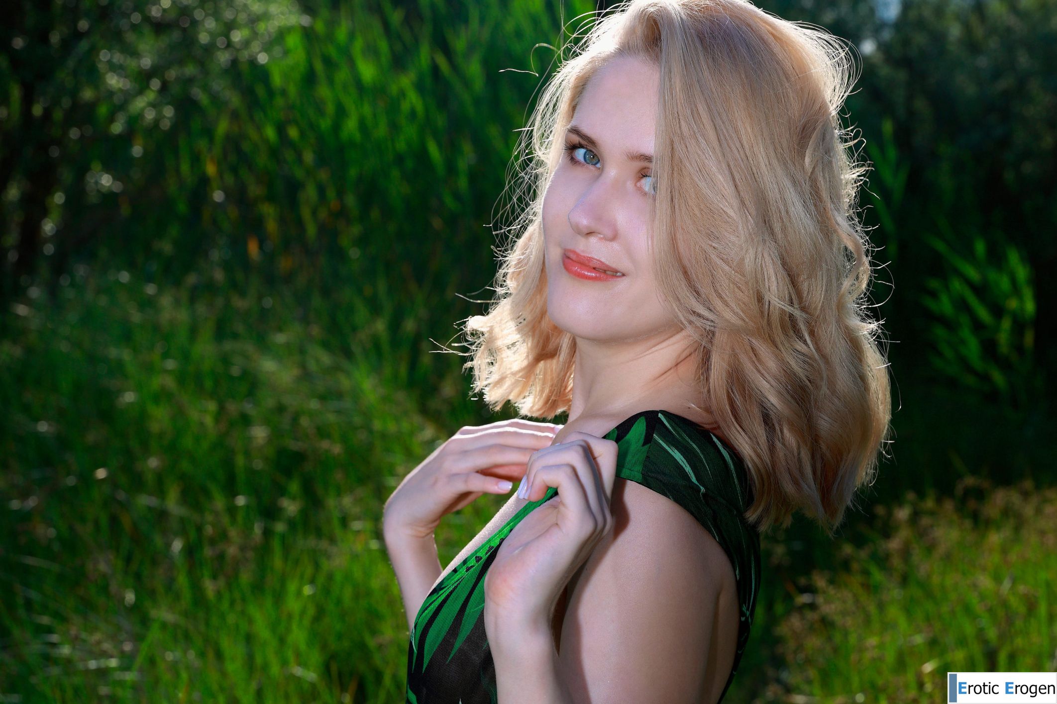 Una in Green Grass. Picture 3