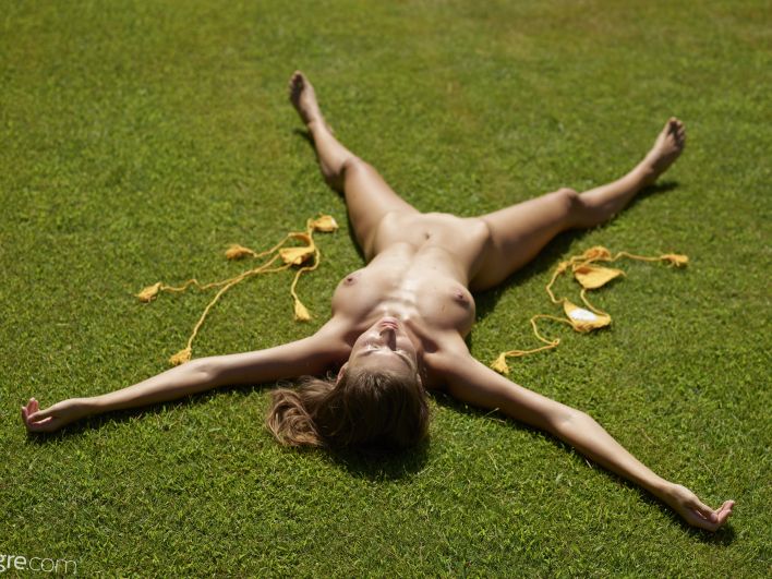 Anna L in Garden Exhibitionist. Thumb 2
